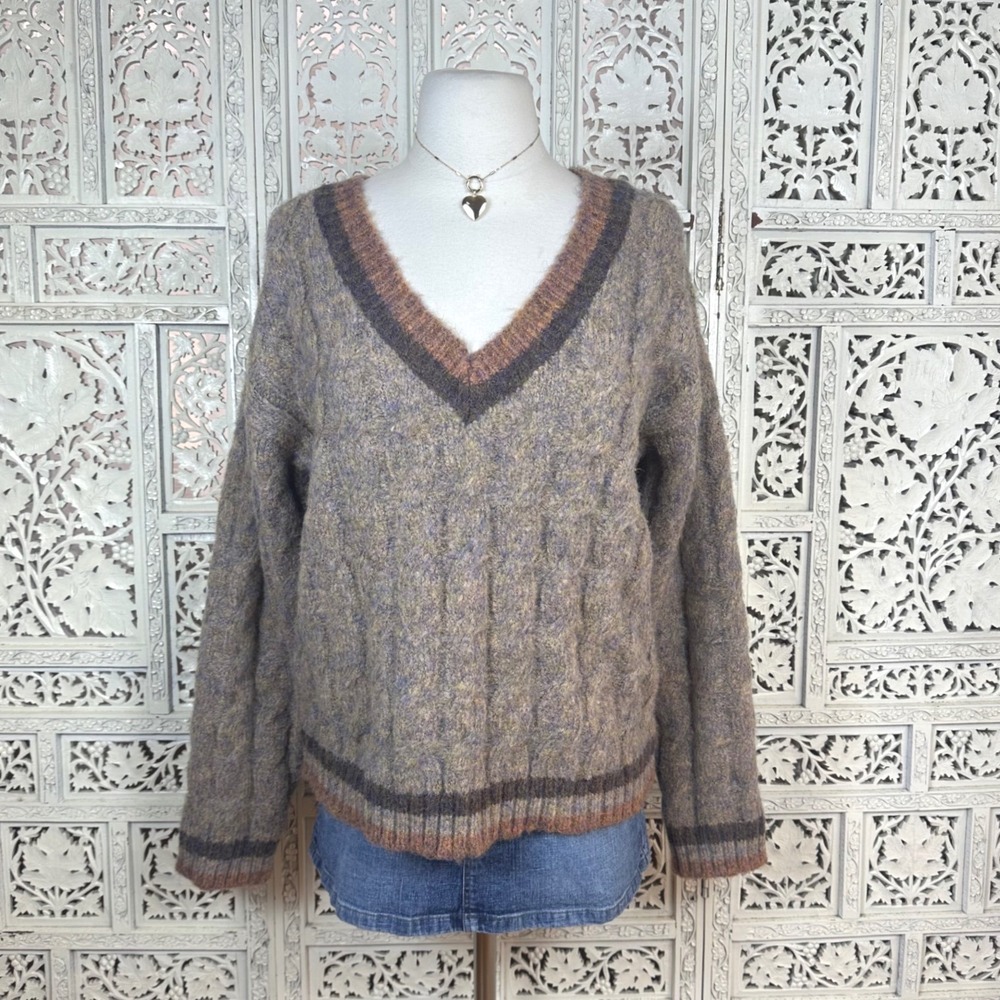 Porter Collective Soft Fuzzy V‎ Neck Varsity Style Cable Knit Sweater Sz Small
